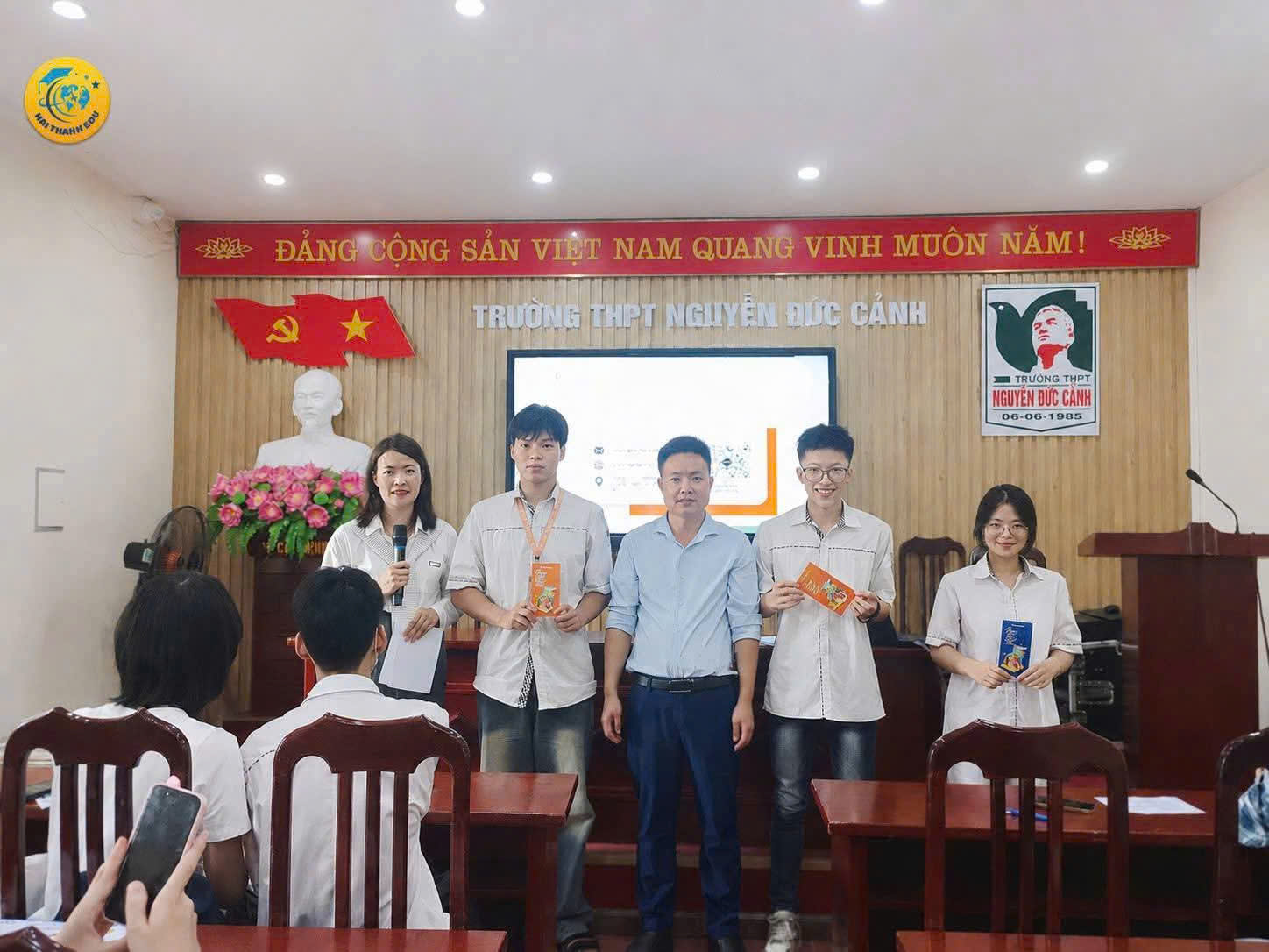 HẢI THÀNH EDU TẠI BUỔI HỘI THẢO ĐỊNH HƯỚNG TƯƠNG LAI VÀ CHIA SẺ VỀ HỌC BỔNG DU HỌC TẠI TRƯỜNG THPT NGUYỄN ĐỨC CẢNH – HƯNG YÊN